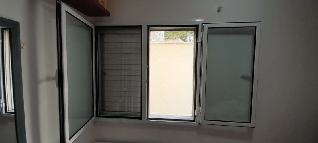 janela com vidro antirruído